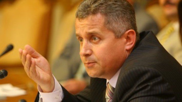 Buda: Membrii comisiei pentru Roşia Montană se vor uita ca pisica în calendar, nu sunt specialişti